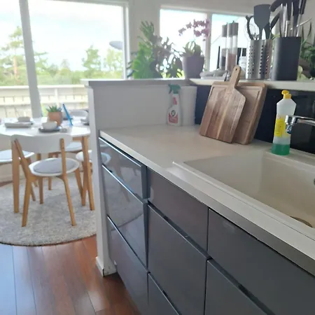 Cozy Apartment With Private Terrace & Free Parking 프레드릭스타드