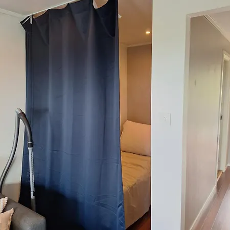 아파트 Cozy Apartment With Private Terrace & Free Parking