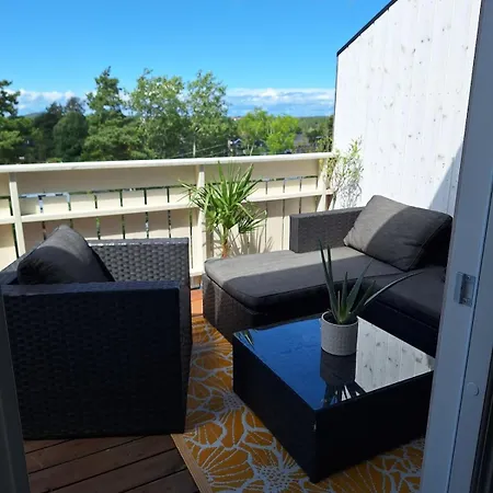 아파트 Cozy Apartment With Private Terrace & Free Parking *