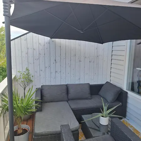 Cozy Apartment With Private Terrace & Free Parking 아파트 프레드릭스타드