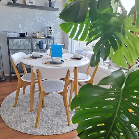 Cozy Apartment With Private Terrace & Free Parking * 프레드릭스타드